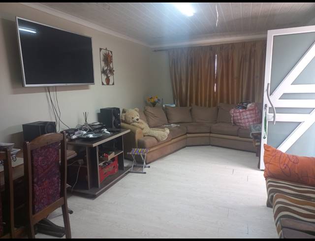 3 BEDROOM HOUSE FOR SALE IN ROCKLANDS